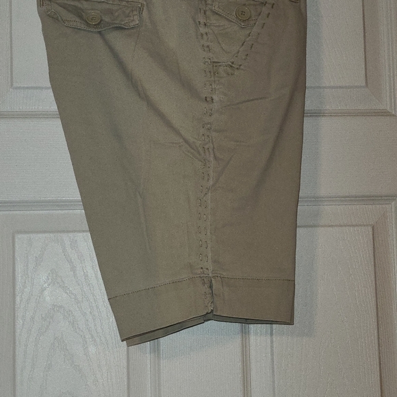 Something trickie size 15 khaki shorts - Picture 4 of 5